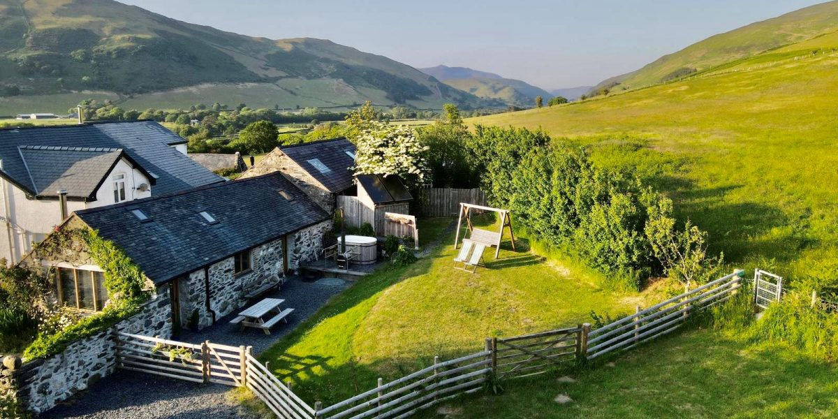 Luxury Romantic Cottage for 2 in the heart of Snowdonia in Wales
